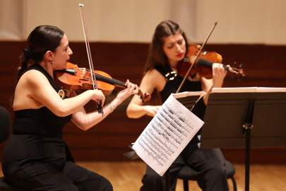 İzmir Oda Orkestrası yine ayakta alkışlandı