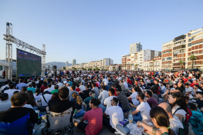YKS Gerekçesiyle Milli Maç Dev Ekranlarına İzmir'de İptal