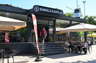 Manisa'da Emekli Kafe kısa sürede gözde mekan oldu