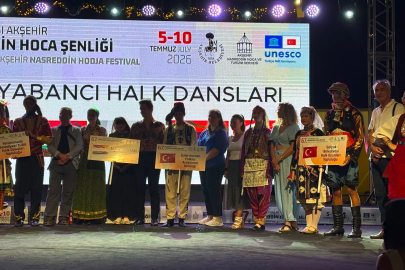 Efes Selçuk Halk Oyunları ekibinden muhteşem performans