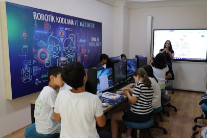 Kocaeli İzmit Belediyesi Robotik Kodlama ve Yazılım Evi’nde eğitimler başladı